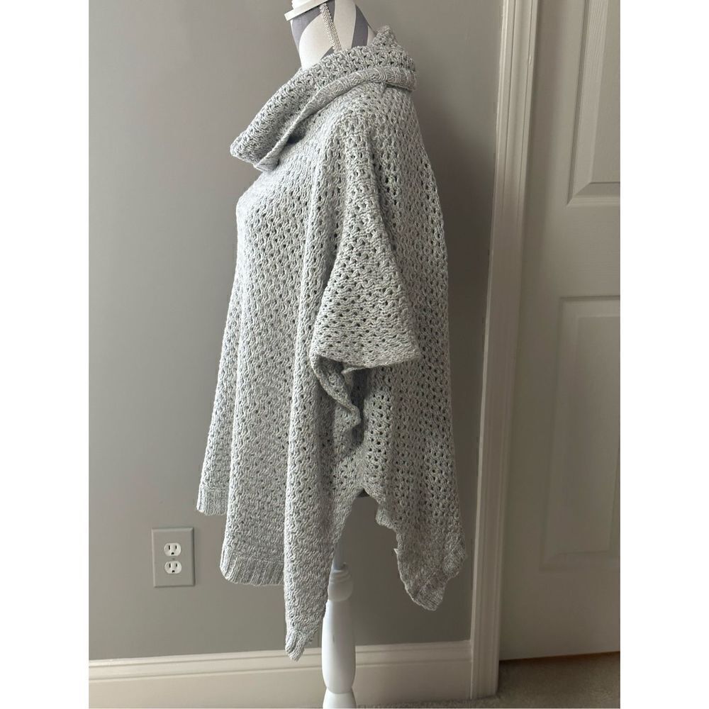 Open weave knit poncho - Picture 2 of 7